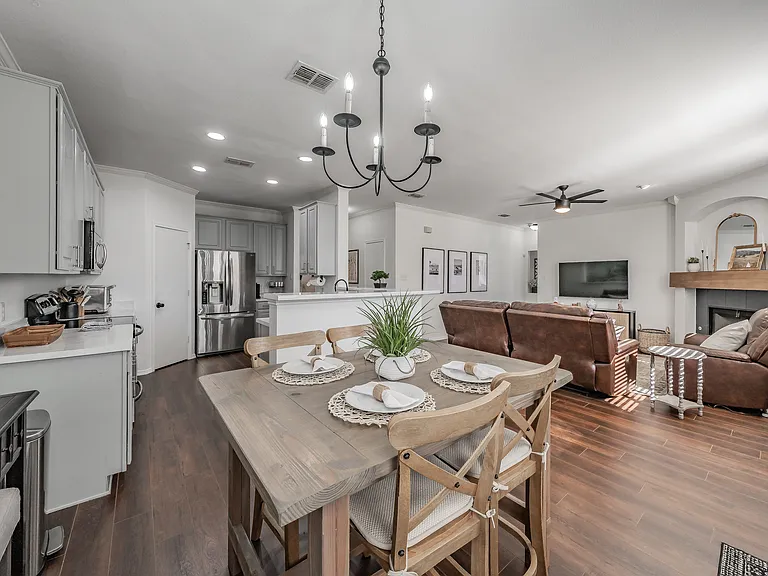 2304 Hickory Ct — Photo 38