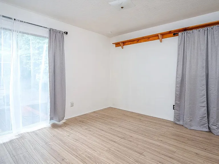 3660 NE Lombard St — Photo 13