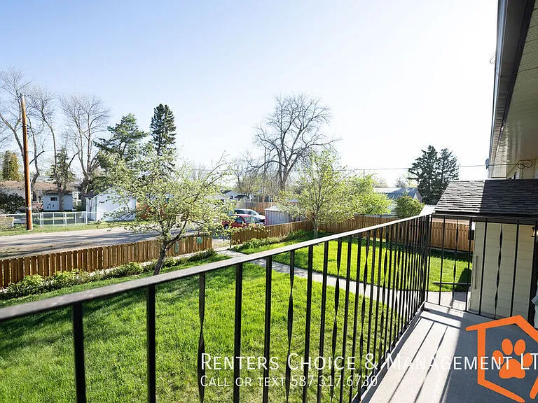 320 52nd Ave W #1 — Photo 10