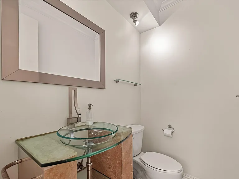 1111 Potomac Dr #A — Photo 14