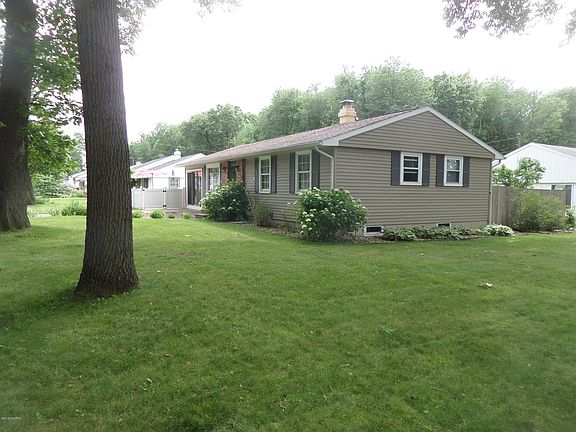 4th image of 2300 Fair Oaks St E