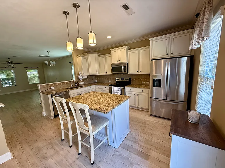 7007 McLothian Ln — Photo 11