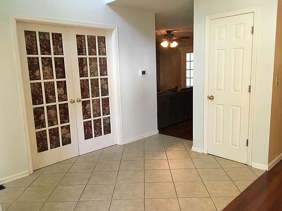 5th image of 724 W Glen Arbor Way