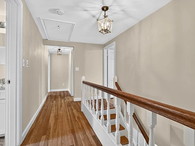 131 Montvale Rd — Photo 34