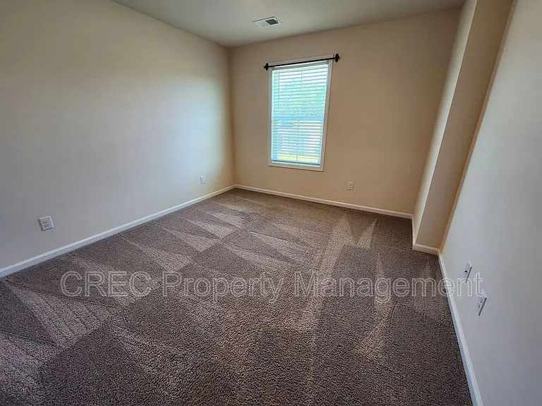260 Hyrne Dr — Photo 15