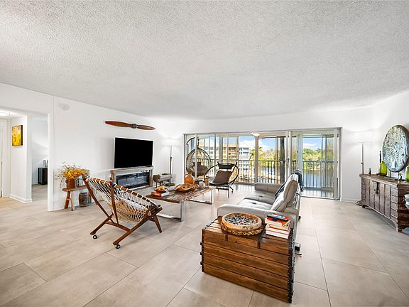 4th image of 1523 E Hillsboro Boulevard #531