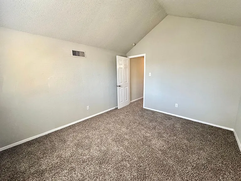2508 S Center St — Photo 14
