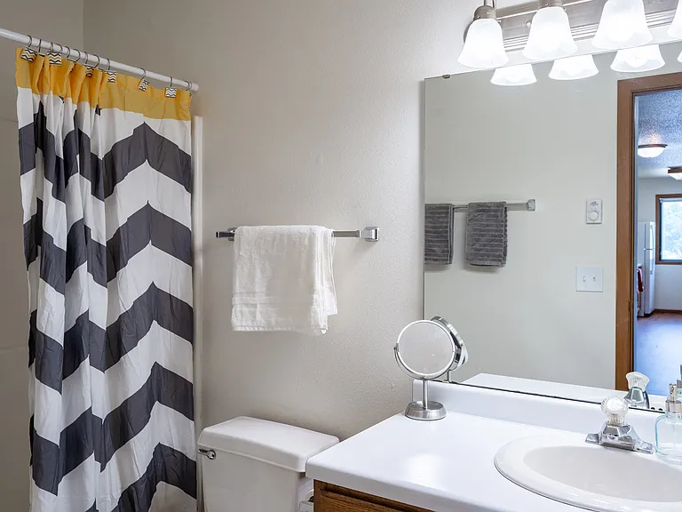 Fargo, ND Briar Pointe Apartments | Bathroom