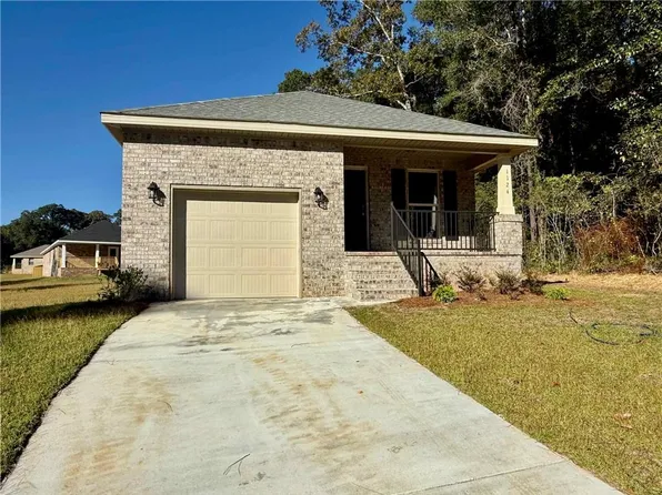 1124 Forest Glen Dr, Mobile, AL 36618