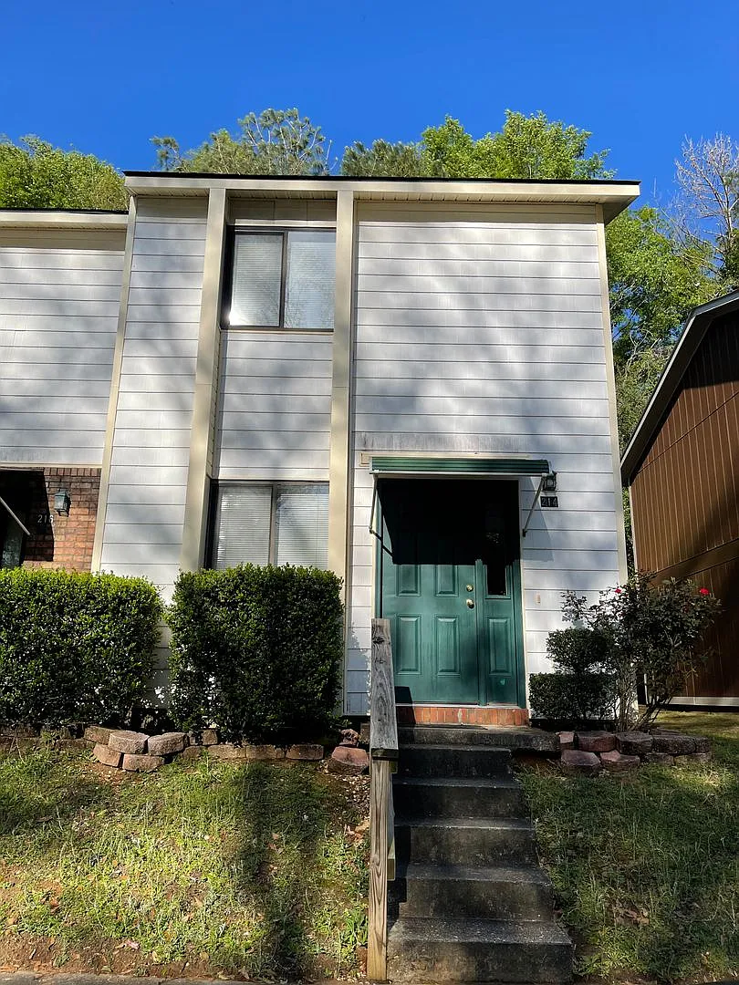 Rolling Acres Townhome. — Photo 1