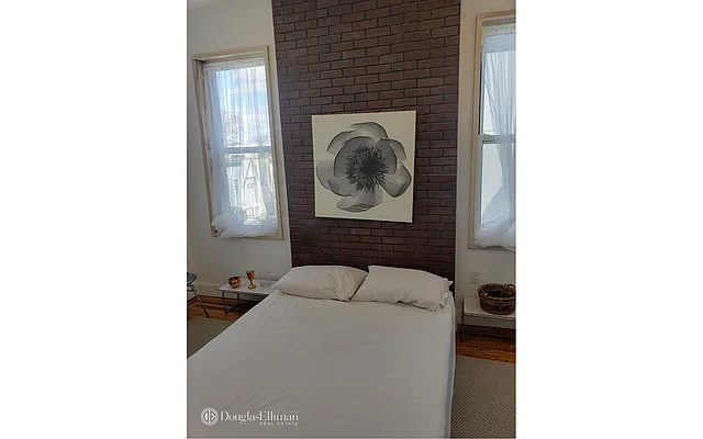 Rented by Douglas Elliman | media 21