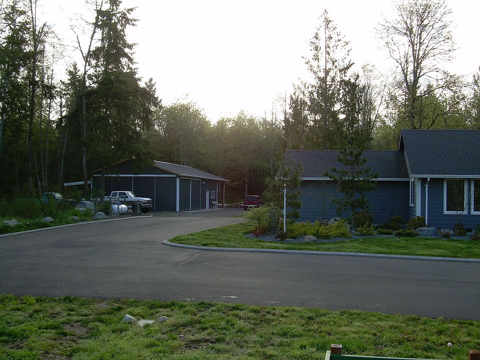 Driveway to home and 1800sq ft shop