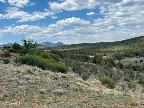 147 W Gleed Station Rd, Ash Fork, AZ 86320