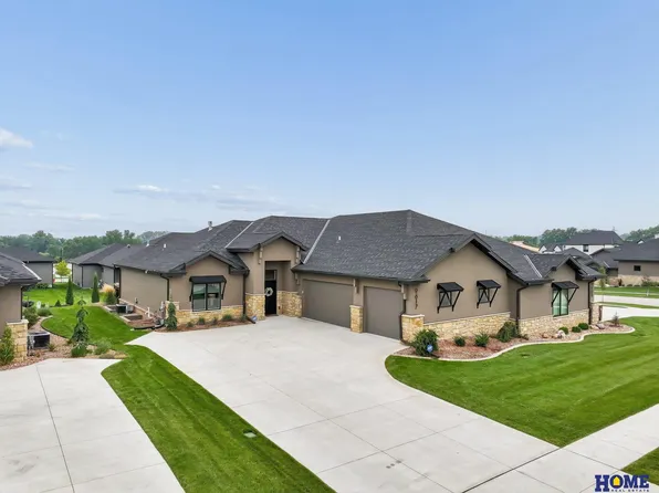 9617 Casa Colina Dr, Lincoln, NE 68520