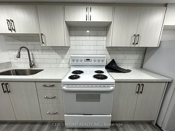 5th image of 45 Southlawn Dr
