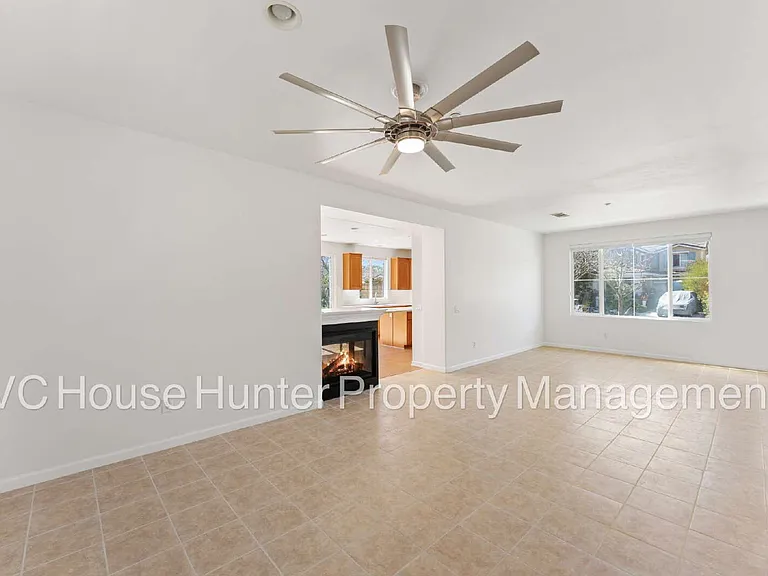 708 Entrada Dr — Photo 14