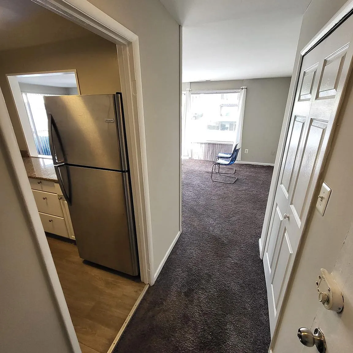 2 bed, 892 sqft, $2,100 — Photo 2