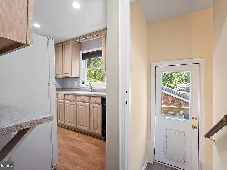 121 Whitmoor Ter — Photo 11