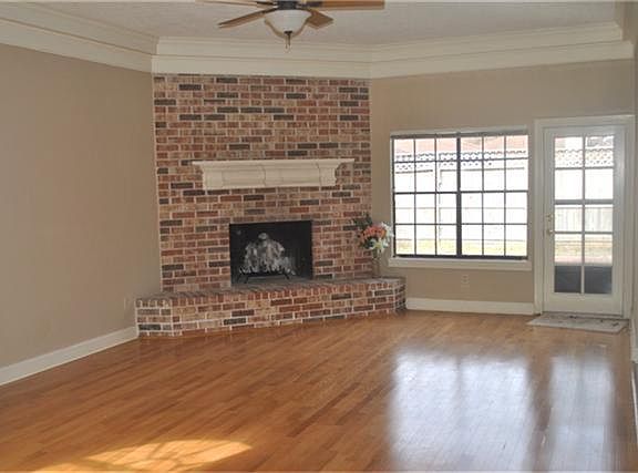  Spend cozy evenings in this spacious living area with a fire going in the fireplace.