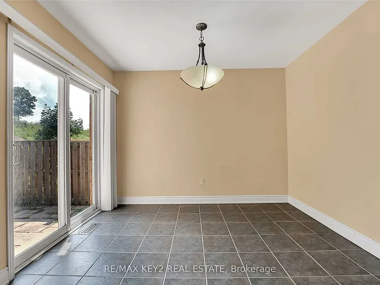 633 Caboto Trl — Photo 11