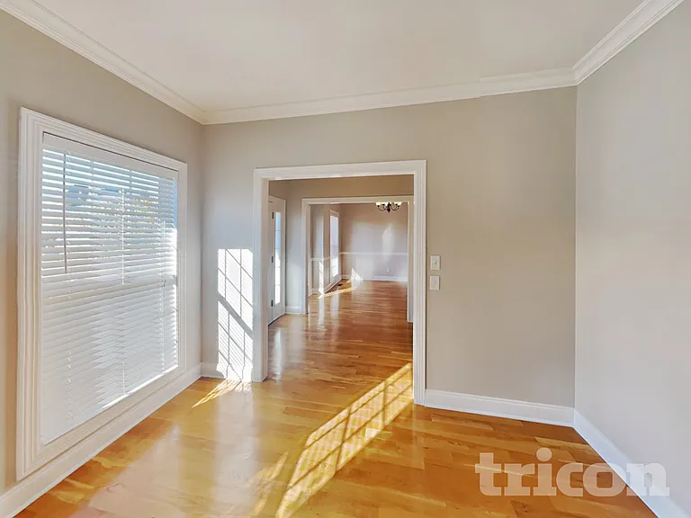 3228 Genoa Dr — Photo 2