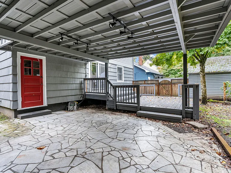 2605 NE 35th Ave — Photo 32