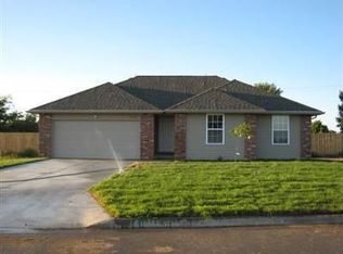 2425 E Willow St, Republic, MO 65738