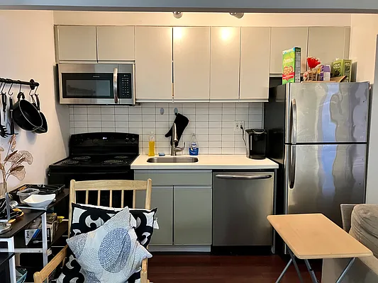 Rented by MySpaceNYC | media 19