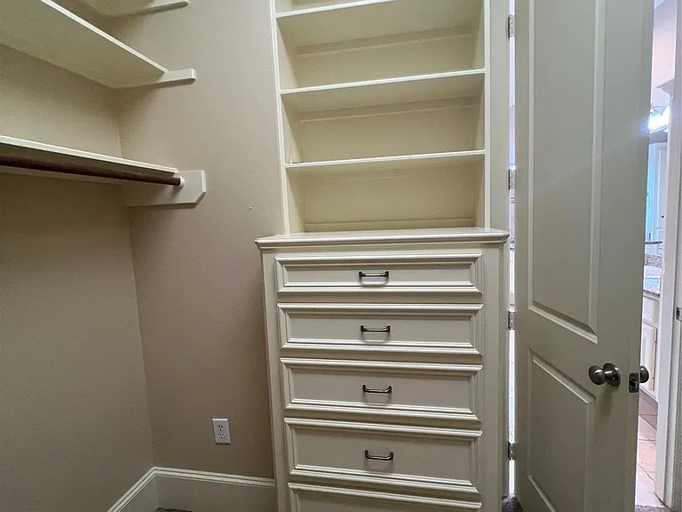 2330 Camden Dr — Photo 19