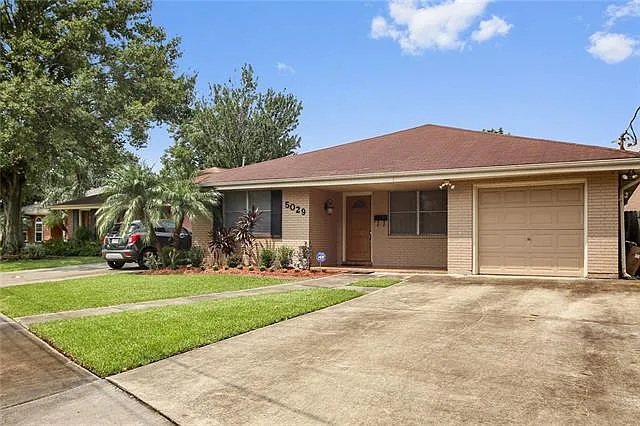 5029 Loveland St — Photo 2