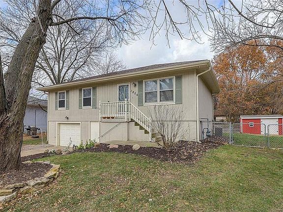 3rd image of 1806 Parkwood Dr