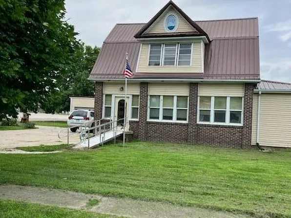 105 E 7th St, Wynot, NE 68792