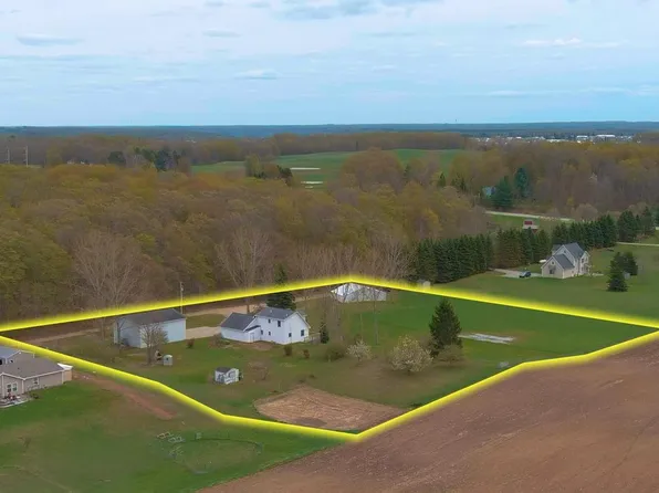 1637 Blue Spruce Ln, Traverse City, MI 49685