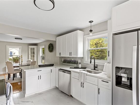 4th image of 46 Crest Ave