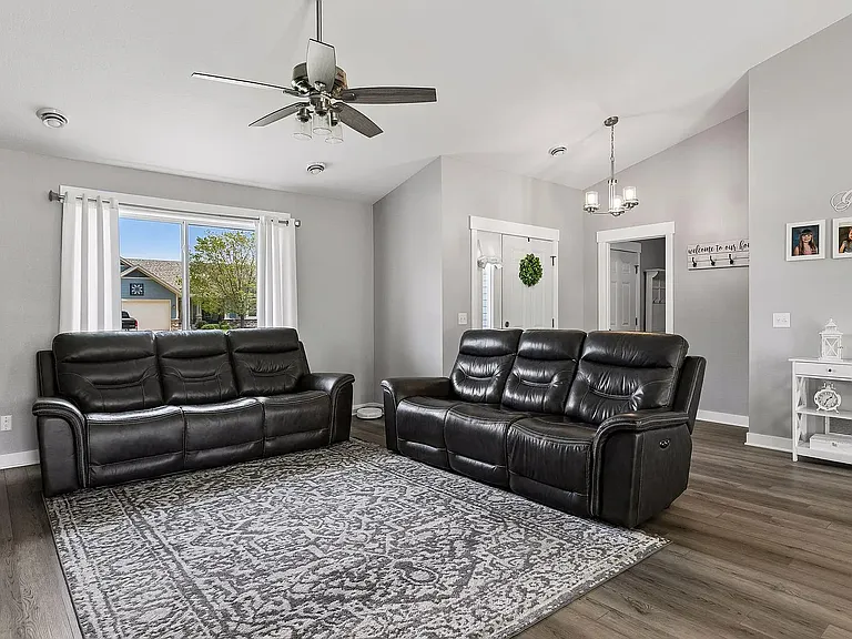 720 Deer Trl — Photo 17