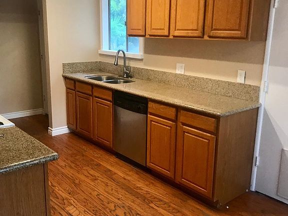 3rd image of 5477 N Mayfield Ave