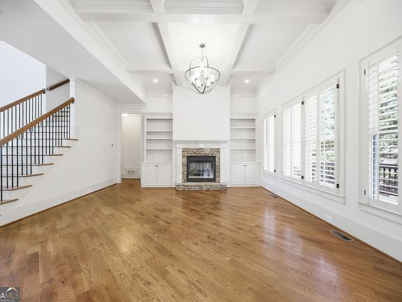 3rd image of 3420 Camellia Ln