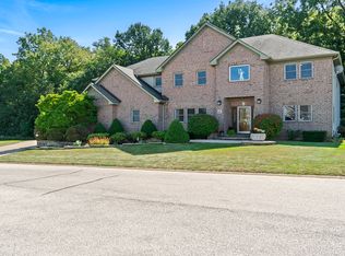 6 Green Hills Ct, Sugar Grove, IL 60554