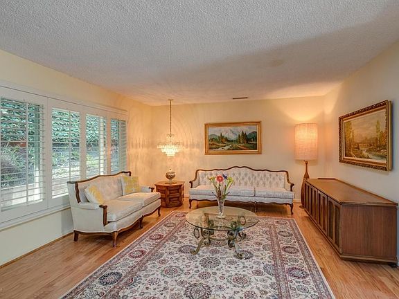 3rd image of 3976 El Lado Dr