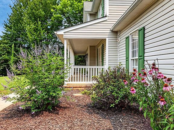 4th image of 310 Arrowhead Ln