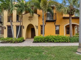 8965 Malibu Ln, Naples, FL
