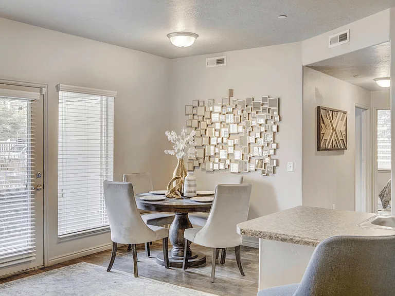 Avida Apartments — Photo 42