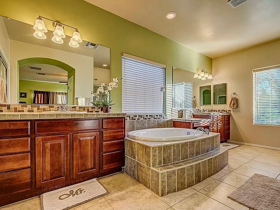 5th image of 133 E Placita Lago Bello