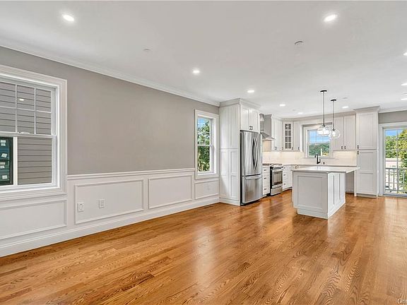 4th image of 197 Gainsborg Ave E