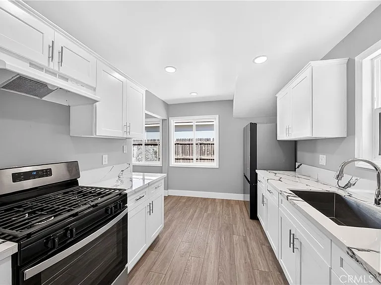 13717 1/2 Yukon Ave #2 — Photo 9