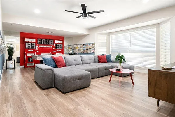 4 bed, 2393 sqft, $6,250 — Photo 4