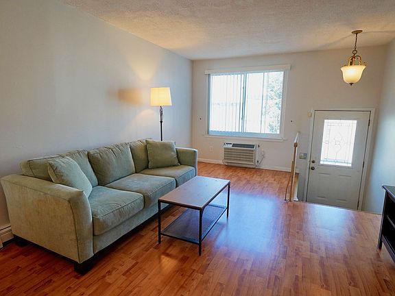 4th image of 72 Dayna Dr