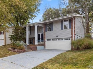 738 Village Wood Ct, Ballwin, MO