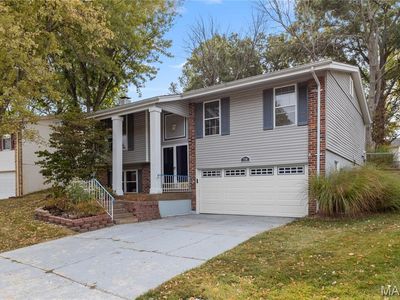 738 Village Wood Ct, Ballwin, MO, 63021