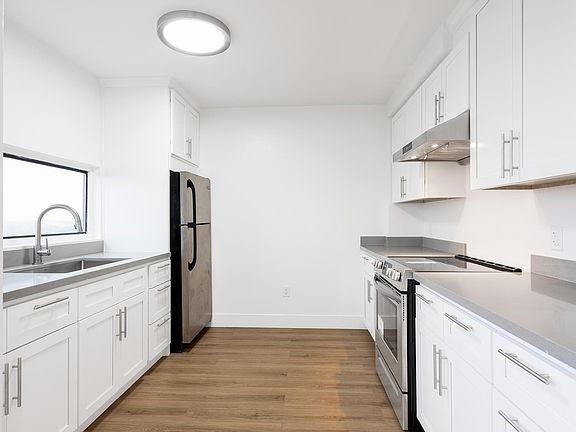 4th image of 1301 La Playa St APT 3